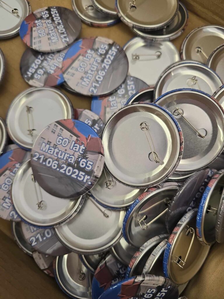 Przypinki na spotkanie klas maturalnych