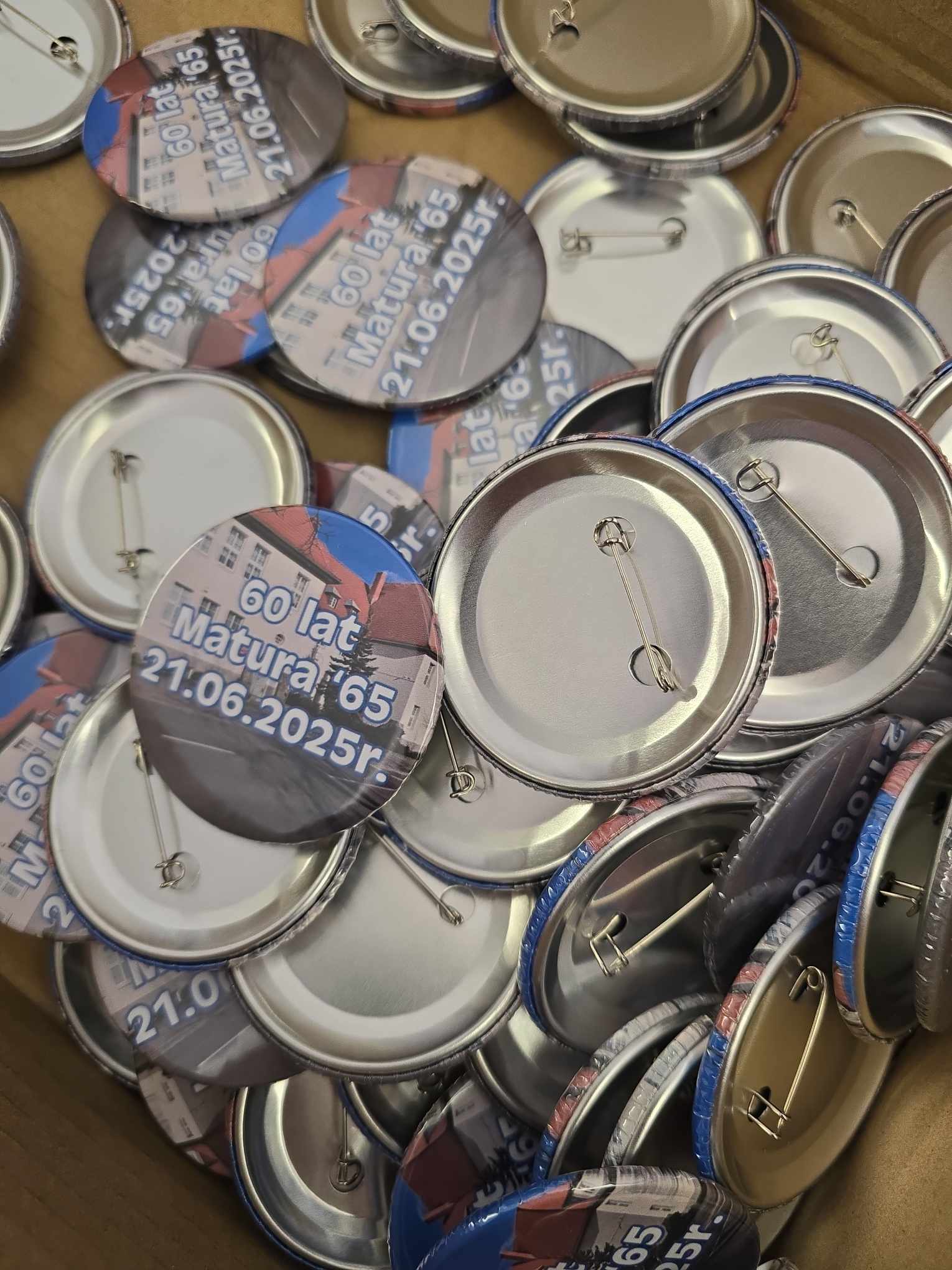 Przypinki na spotkanie klas maturalnych