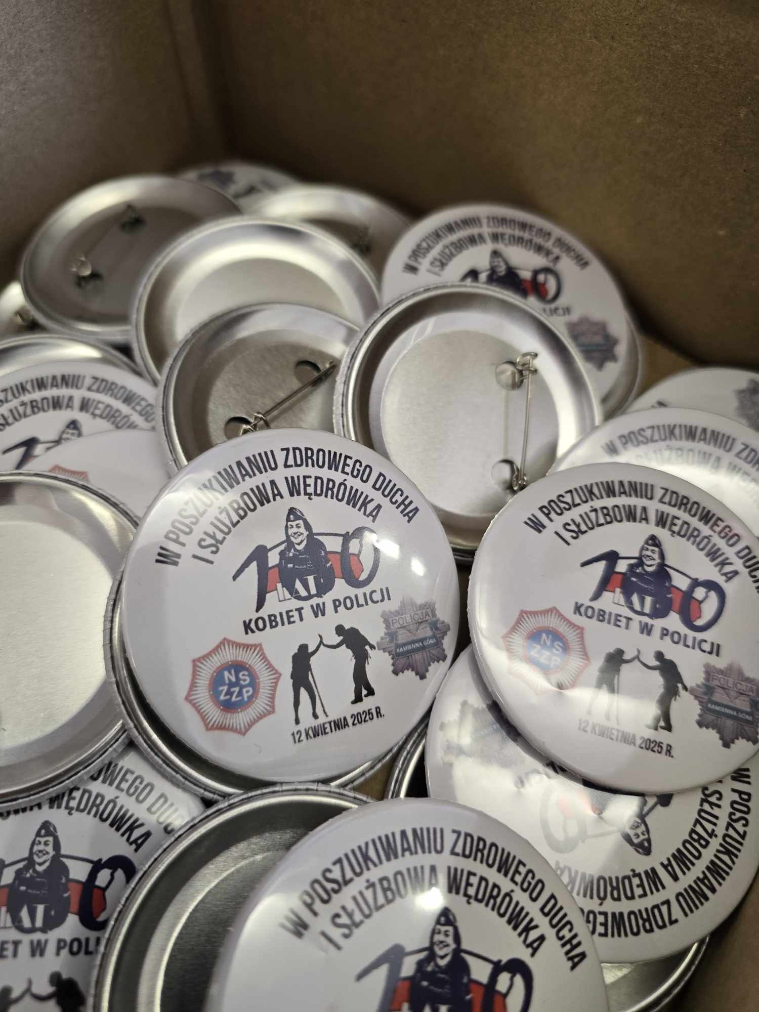 Przypinki na zamówienie – 56mm z okazji 100 lat kobiet w Policji