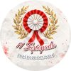 Wzór: Przypinka 11 Listopada Kotylion z Laurem – napis 11 Listopada i pole przedszkole na biało-czerwonej grafice