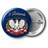Przypinka 11 Listopada Orzeł w Złotych Laurach: przypinka na 11 Listopada z napisem 11 Listopada oraz polem napis dolny (np. Polska Niepodległa) – przód i aluminiowy tył z agrafką