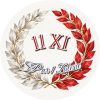 Wzór: Przypinka 11 XI Wieniec Biało-Czerwony – napis 11 XI i pole szkoła na biało-czerwonej grafice