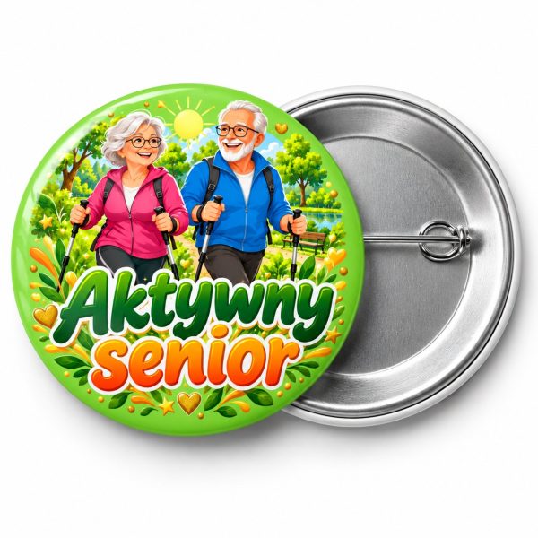 Przypinka Aktywny Senior: kolorowa przypinka na Dzień Seniora z napisem Aktywny senior – przód i aluminiowy tył z agrafką