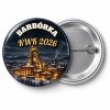 Przypinka Barbórka Kopalnia Nocą: przypinka na Barbórkę z napisem BARBÓRKA oraz polem kopalnia (np. KWK 2026) – przód i aluminiowy tył z agrafką