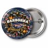 Przypinka Barbórka Wieniec Gwiazd: przypinka na Barbórkę z napisem BARBÓRKA oraz polem oddział (np. Oddział G-4) – przód i aluminiowy tył z agrafką