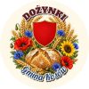 Wzór: Przypinka Dożynki Chleb i Herb – napis DOŻYNKI i pole gmina na pastelowym tle