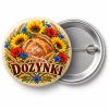 Przypinka Dożynki Chleb i Kwiaty: kolorowa przypinka na dożynki z napisem DOŻYNKI – przód i aluminiowy tył z agrafką