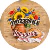 Wzór: Przypinka Dożynki Chłopskie – napis DOŻYNKI i pole miejscowość na pastelowym tle