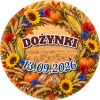 Wzór: Przypinka Dożynki Jesienne Liście – napis DOŻYNKI i pole data na pastelowym tle