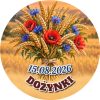 Wzór: Przypinka Dożynki Kłosy i Maki – napis DOŻYNKI i pole data na pastelowym tle