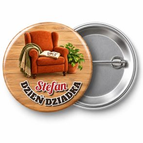 Przypinka Dzień Dziadka z Imieniem: kolorowa przypinka na Dzień Seniora z napisem DZIEŃ DZIADKA oraz polem imię (np. Stefan) – przód i aluminiowy tył z agrafką