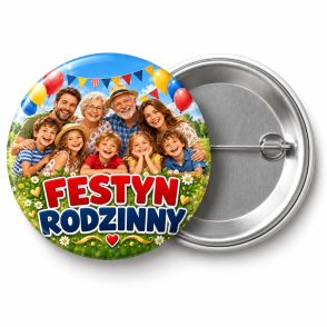 Przypinka Festyn Rodzinny Wesoły: kolorowa przypinka na zjazd rodzinny z napisem FESTYN RODZINNY – przód i aluminiowy tył z agrafką