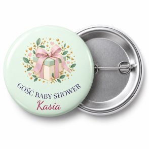 Przypinka Gość Baby Shower: kolorowa przypinka na baby shower z napisem GOŚĆ BABY SHOWER oraz polem imię gościa (np. Kasia) – przód i aluminiowy tył z agrafką