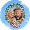 Wzór: Przypinka Klub Seniora – napis KLUB SENIORA i pole miejscowość na pastelowym tle