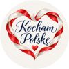 Wzór: Przypinka Kocham Polskę Wstęga – biało-czerwona grafika z napisem Kocham Polskę