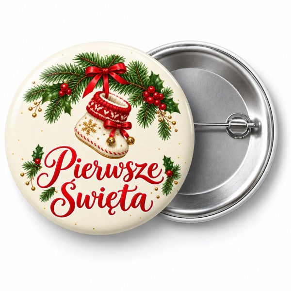 Przypinka Pierwsze Święta Bucik: przypinka na Boże Narodzenie z napisem Pierwsze Święta – przód i aluminiowy tył z agrafką