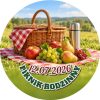 Wzór: Przypinka Piknik Rodzinny Kosz – napis PIKNIK RODZINNY i pole data na pastelowym tle