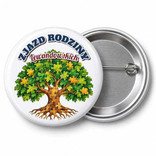 Przypinka Rodzinne Puzzle: kolorowa przypinka na zjazd rodzinny z napisem ZJAZD RODZINY oraz polem nazwisko (np. Lewandowskich) – przód i aluminiowy tył z agrafką