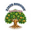 Wzór: Przypinka Rodzinne Puzzle – napis ZJAZD RODZINY i pole nazwisko na pastelowym tle