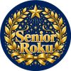 Wzór: Przypinka Senior Roku – pastelowa grafika z napisem Senior Roku