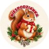 Wzór: Przypinka Wiewiórka z Prezentem – napis NIESPODZIANKA i pole imię na świątecznej grafice