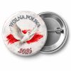 Przypinka Wolna Polska Gołąb: przypinka na 11 Listopada z napisem WOLNA POLSKA oraz polem rok (np. 2026) – przód i aluminiowy tył z agrafką