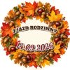 Wzór: Przypinka Zjazd Rodzinny Jesienny – napis ZJAZD RODZINNY i pole data na pastelowym tle