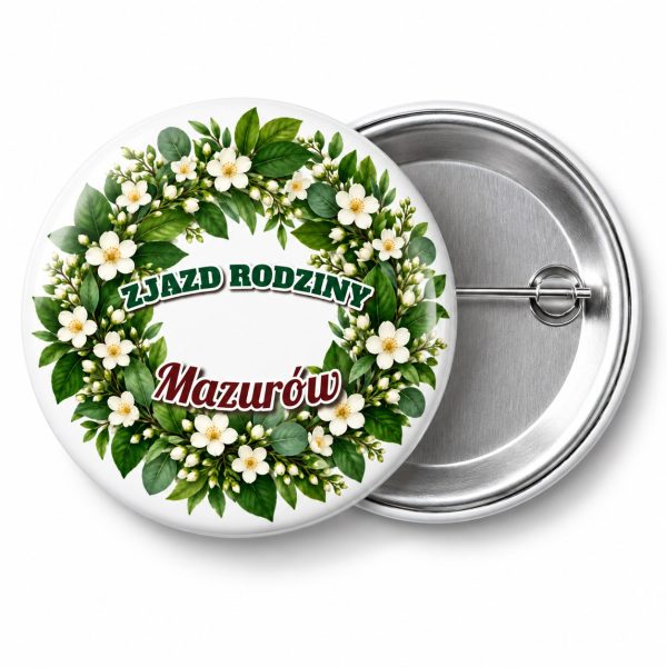 Przypinka Zjazd Rodziny Wieniec: kolorowa przypinka na zjazd rodzinny z napisem ZJAZD RODZINY oraz polem nazwisko (np. Mazurów) – przód i aluminiowy tył z agrafką